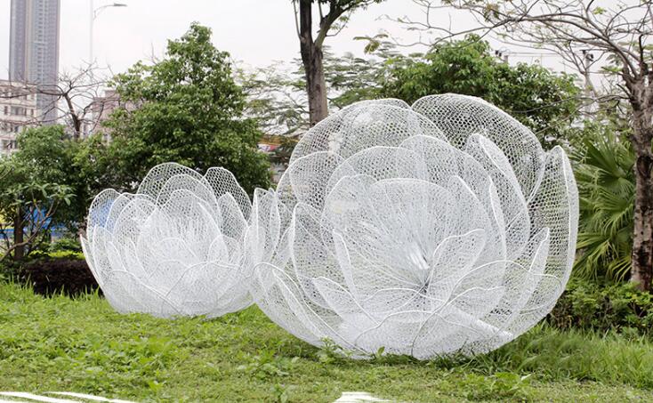 不锈钢镂空花朵雕塑，美的冒泡的雕塑！