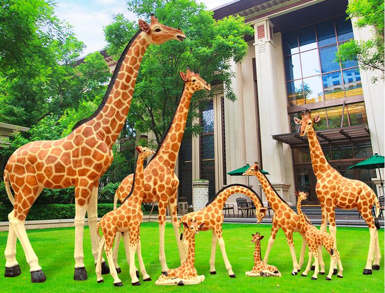 大型仿真长颈鹿玻璃钢雕塑，园林景观装饰都用它!