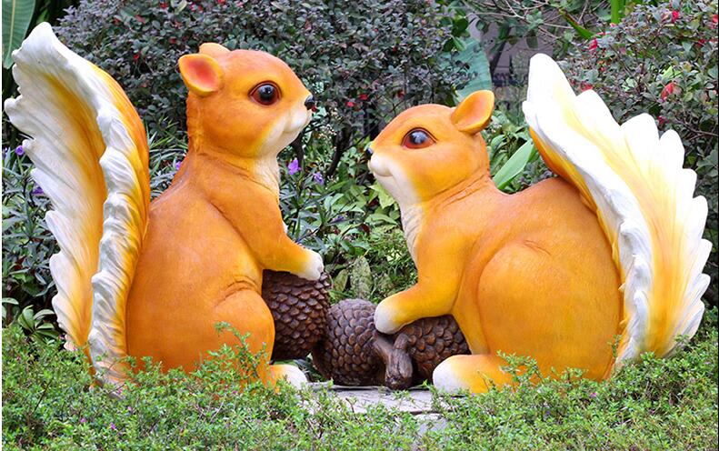 小松鼠玻璃钢雕塑，室外花园景观雕塑摆件！