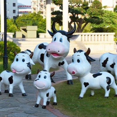 玻璃钢卡通奶牛动物雕塑