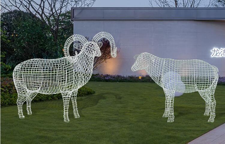 不锈钢镂空绵阳雕塑摆件，园林景观草坪装饰首选！