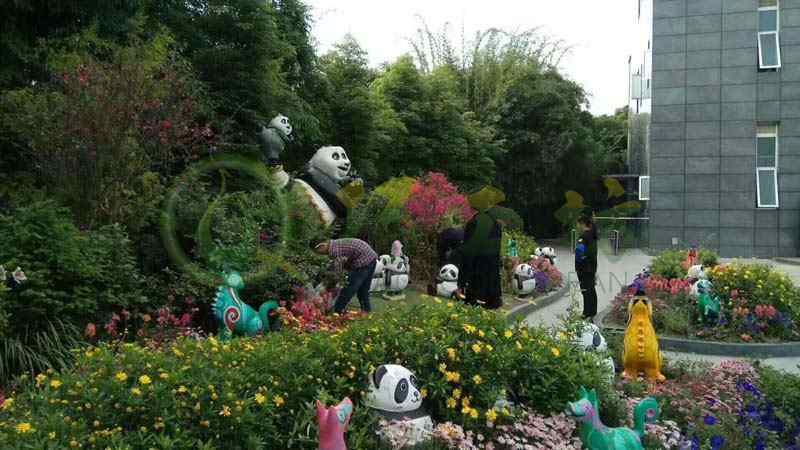可爱卡通熊猫摆件玻璃钢雕塑幼儿园林楼盘装饰户外庭院商美陈广场