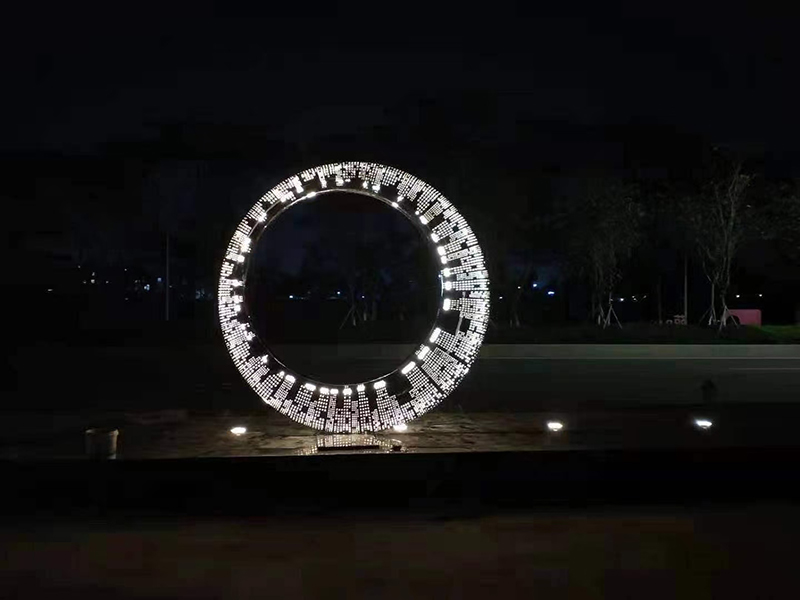 户外不锈钢月亮景观广场雕塑案例