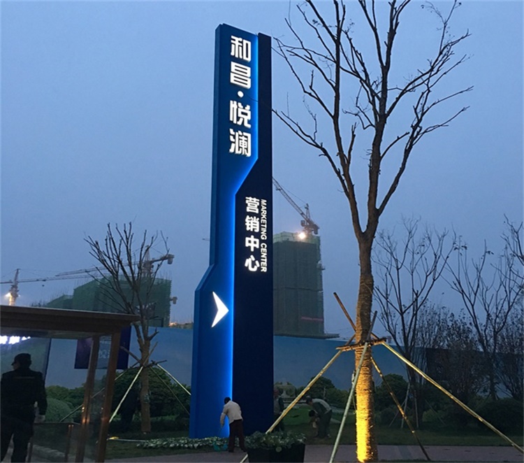 不锈钢导向牌户外大型精神堡垒小区景区立式指示牌 不锈钢导向牌户外大型精神堡垒小区景区立式指示牌