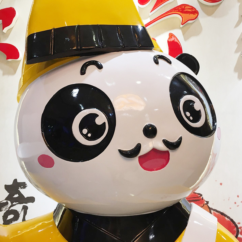 玻璃钢熊猫服务员雕塑,不一样的店小二! 玻璃钢熊猫服务员雕塑,不一样的店小二!